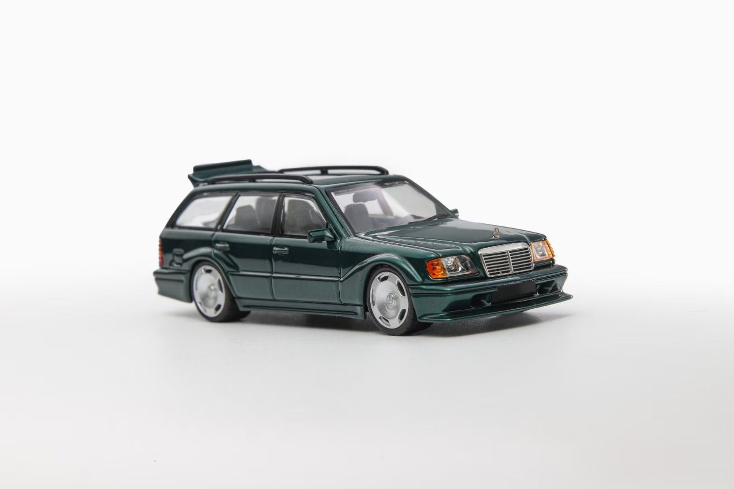 Mortal 1:64 Mercedes Benz E Class S124 Estate T-MODELL EVO 2 Pearl Green
