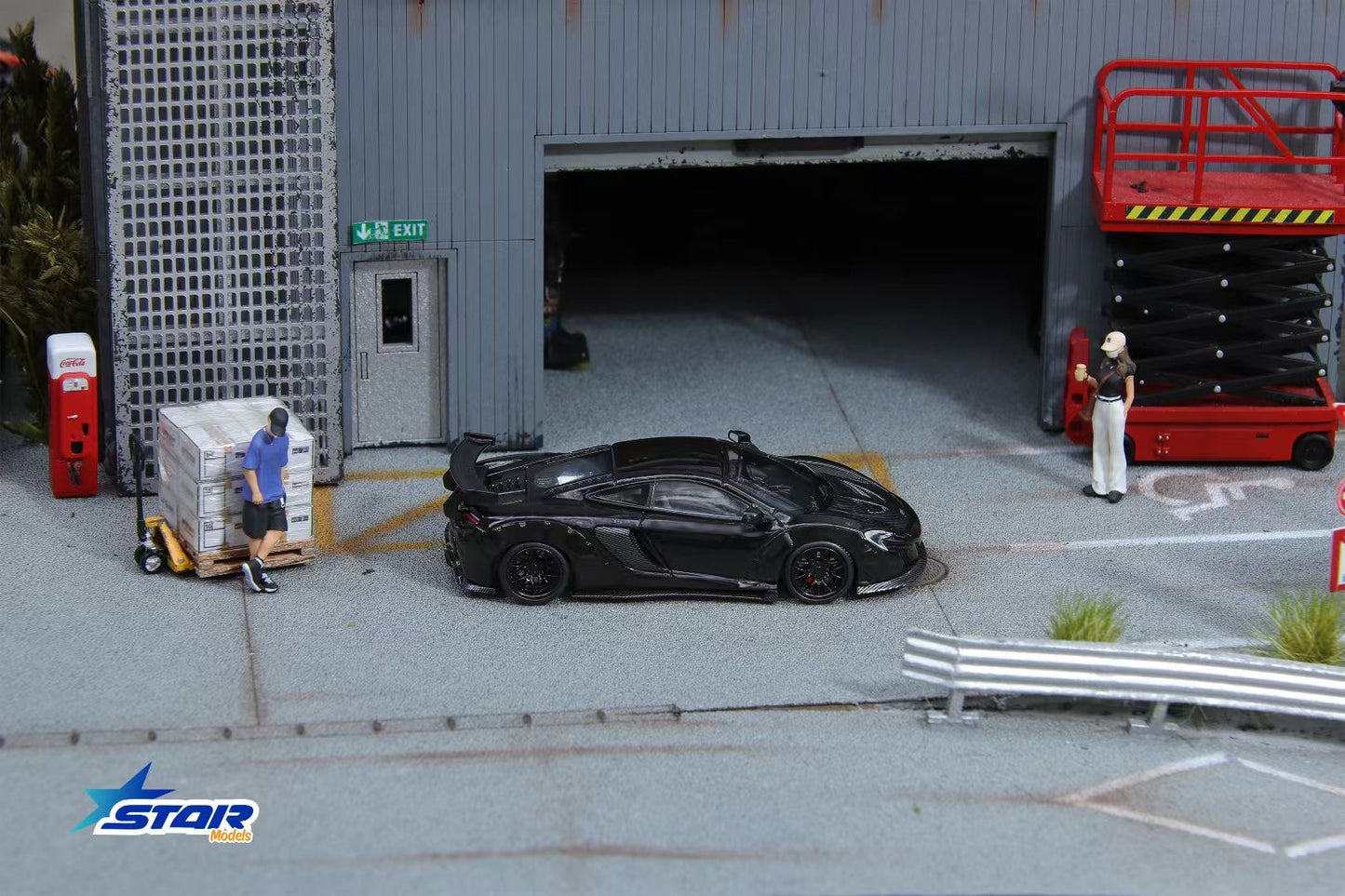Star Model 1:64 McLaren MCL 650S Wide Body Gloss Black Limited 499 Pieces