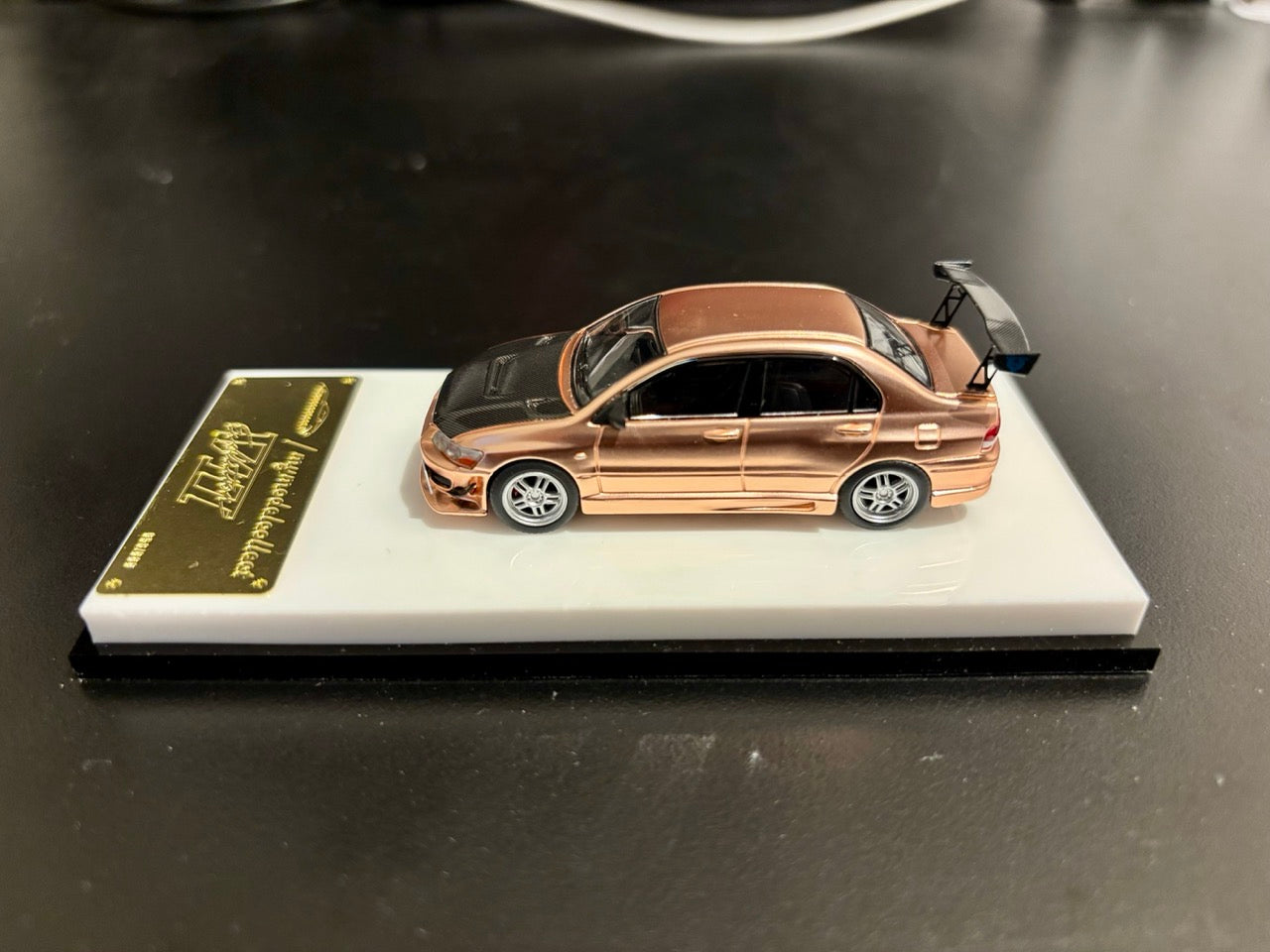 Model Collect 1:64 Mitsubishi Lancer Evolution 7 EVO VII Rose Gold with Carbon Hood