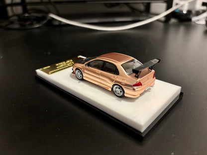 Model Collect 1:64 Mitsubishi Lancer Evolution 7 EVO VII Rose Gold with Carbon Hood