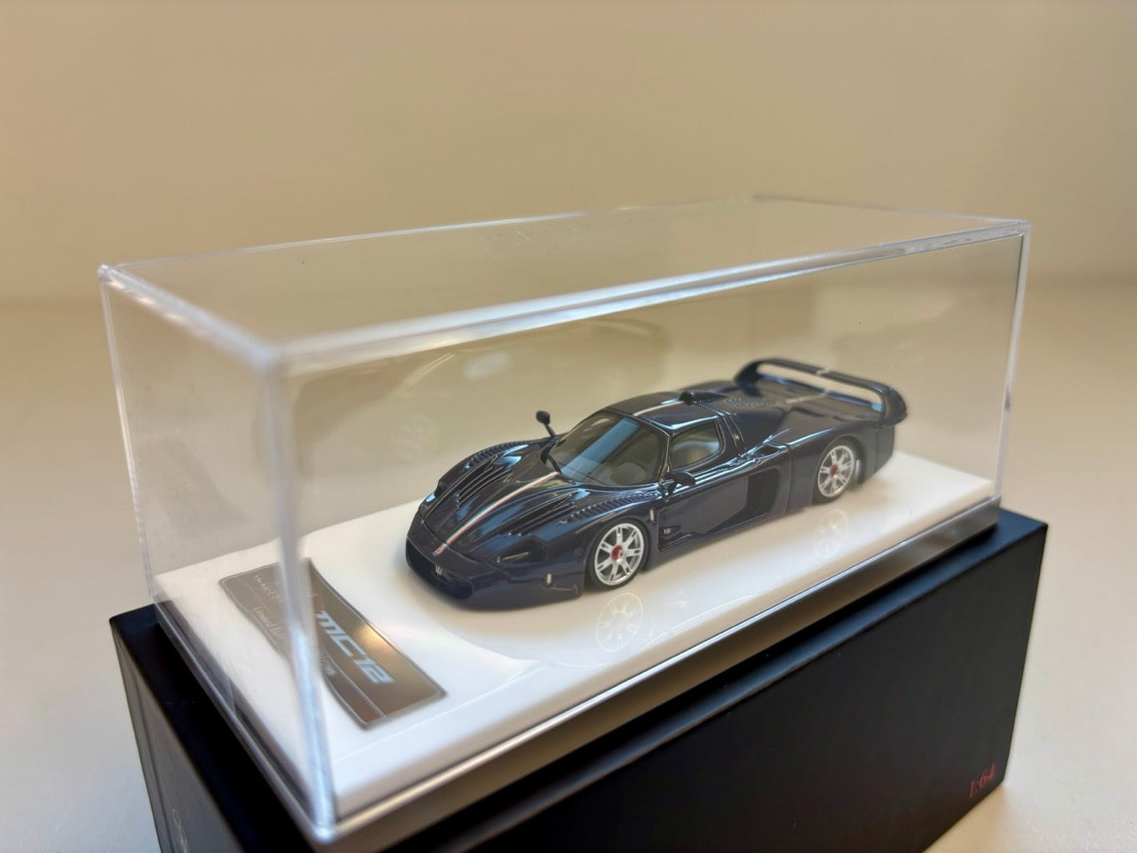 [Premium Resin Model] YM Model 1:64 Maserati MC12 Stradale Carbon Blue with Italian Stripes Limited 299 Pieces