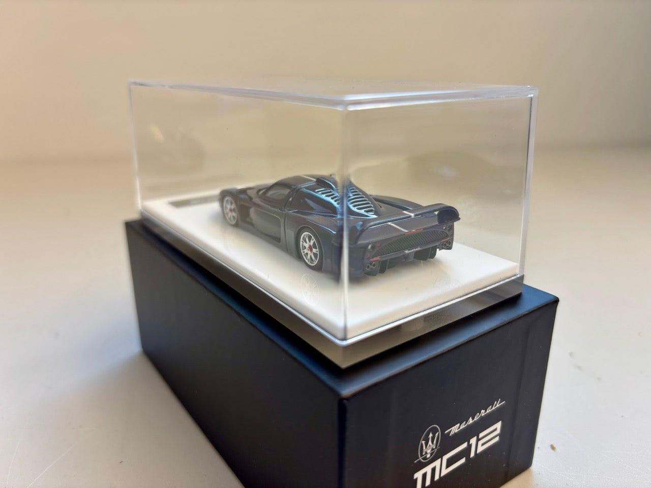 [Premium Resin Model] YM Model 1:64 Maserati MC12 Stradale Carbon Blue with Italian Stripes Limited 299 Pieces