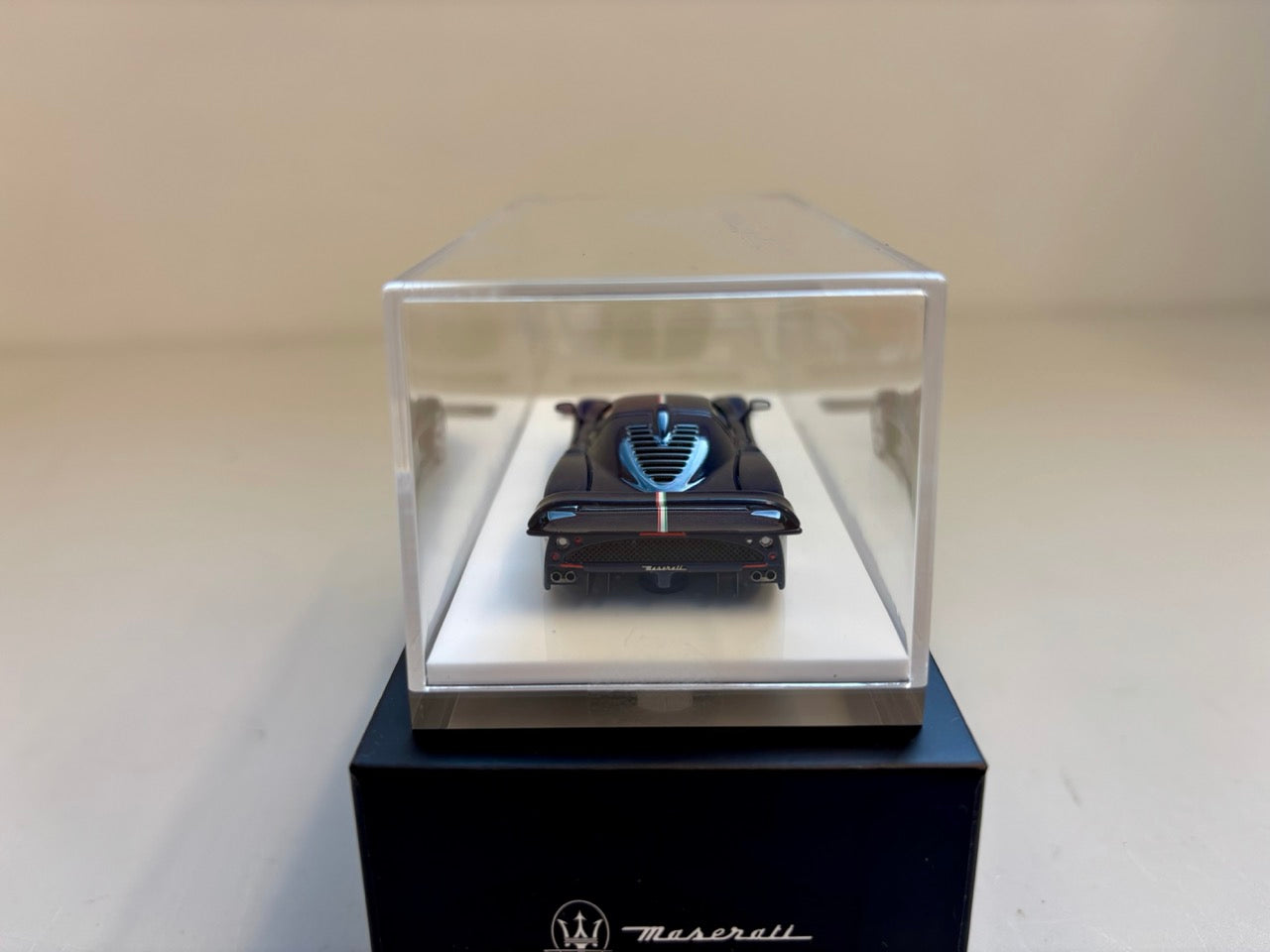 [Premium Resin Model] YM Model 1:64 Maserati MC12 Stradale Carbon Blue with Italian Stripes Limited 299 Pieces
