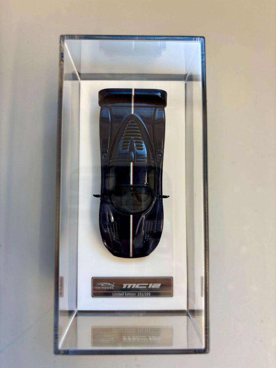 [Premium Resin Model] YM Model 1:64 Maserati MC12 Stradale Carbon Blue with Italian Stripes Limited 299 Pieces