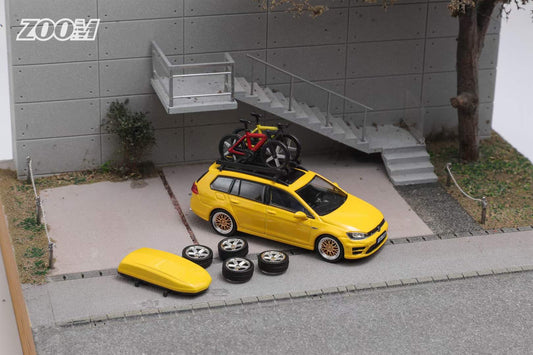 Zoom 1:64 Volkswagen Golf Mk7 7R Wagon Yellow with 4 Extra BBS Wheels + 2 Bicycles + Roof Box