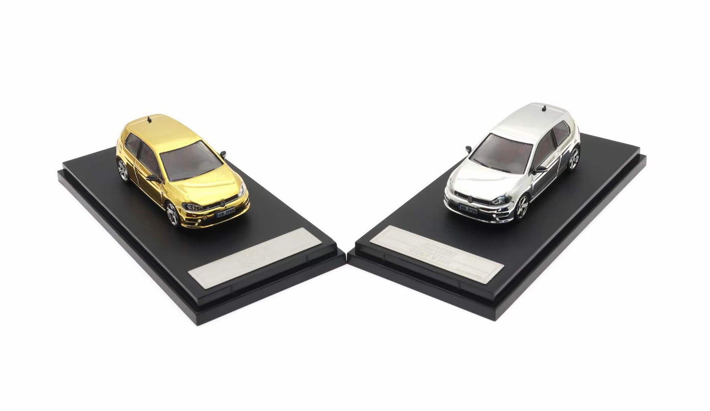 Zoom 1:64 Volkswagen Golf Mk7 7R 2 Doors Hot Hatch Chrome Silver