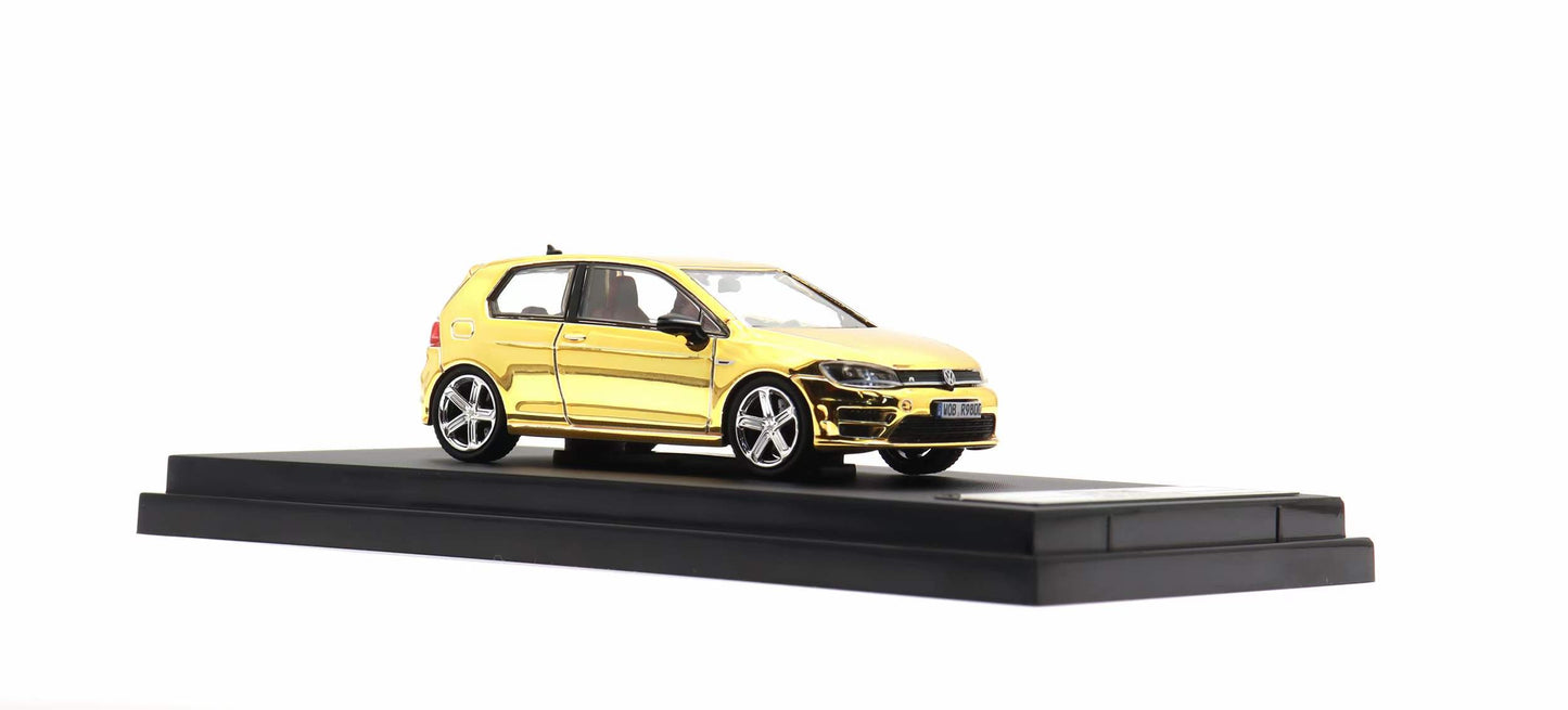 Zoom 1:64 Volkswagen Golf Mk7 7R 2 Doors Hot Hatch Chrome Gold