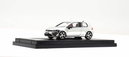 Zoom 1:64 Volkswagen Golf Mk7 7R 2 Doors Hot Hatch Chrome Silver
