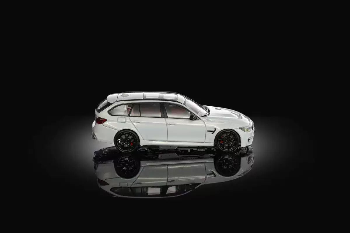 Mortal 1:64 M3 F81 CS Touring Wagon Pearl White in Premium Box Packaging