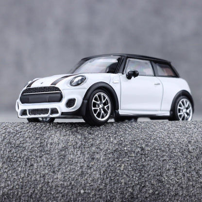 Stance Hunters 1/64 Mini Cooper F56 JCW John Cooper Works White