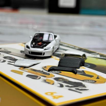 Motorhelix 1:64 Honda S2000 AP2 Official Licensed Grand Prix White Magnetic Assemble Parts Premium Packaging