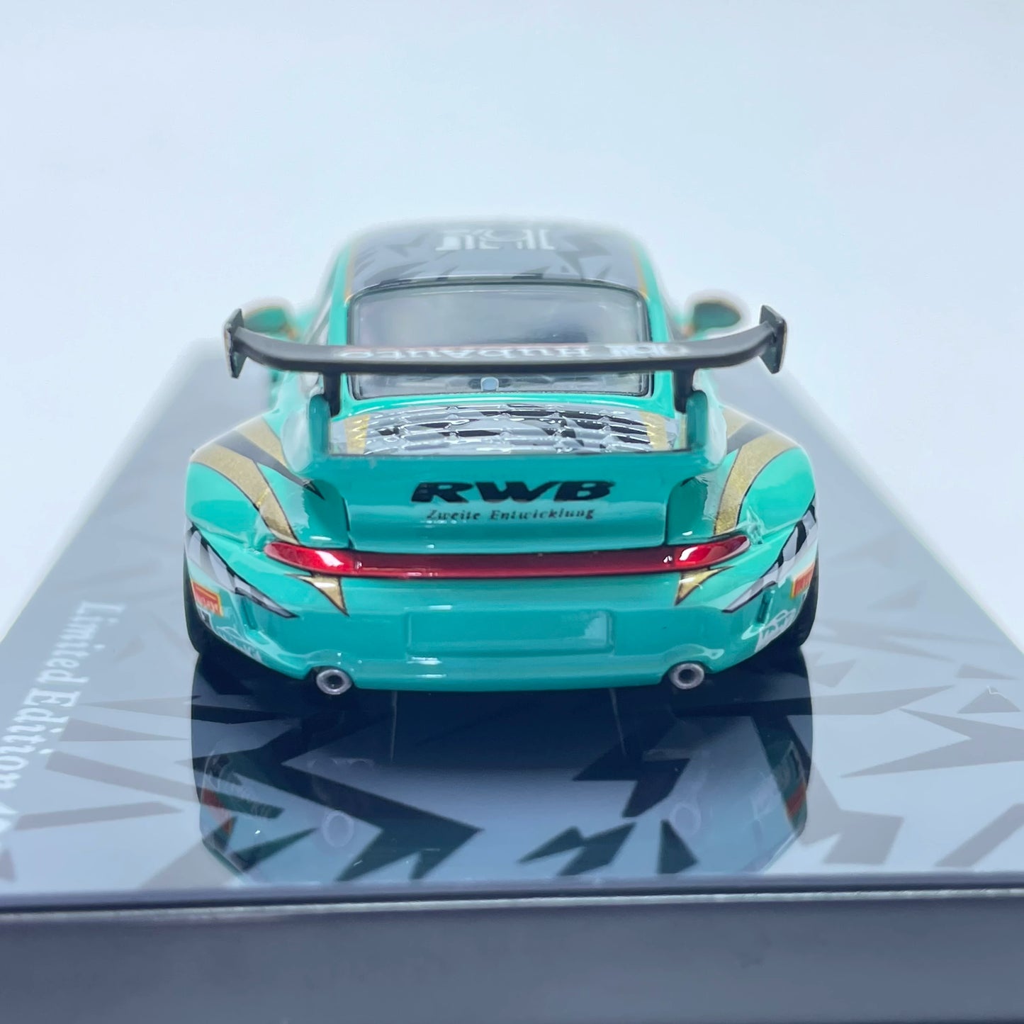 Motokit 1:64 RWB 993 #23 Hub Auto Green Livery
