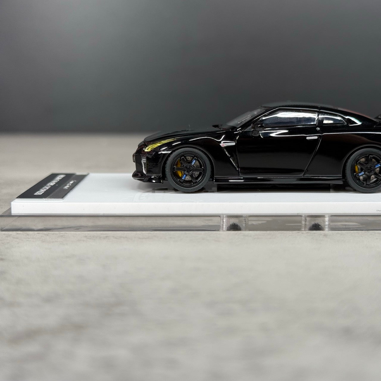 Motorhelix 1:64 Nissan GT-R R35 Pearl Black Customized Head Light Openable Front Hood Detailed Engine Official Licensed (Premium Box Packaging)