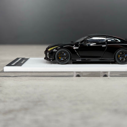 Motorhelix 1:64 Nissan GT-R R35 Pearl Black Customized Head Light Openable Front Hood Detailed Engine Official Licensed (Premium Box Packaging)