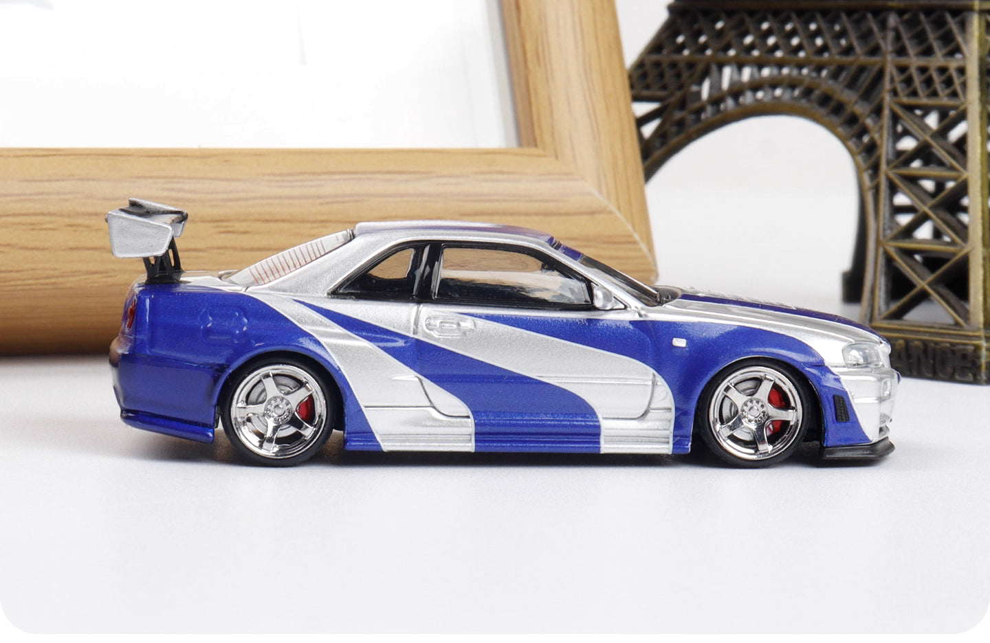 Fast Speed 1:64 Nissan GT-R BNR34 R34 Nismo Z-Tune Silver Blue Strips