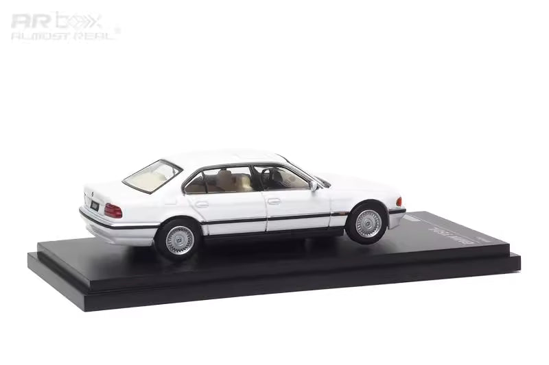 AR Box 1:64 BMW 7 Series Mk3 E38 750iL White BMW Official Licensed