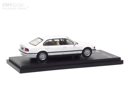 AR Box 1:64 BMW 7 Series Mk3 E38 750iL White BMW Official Licensed