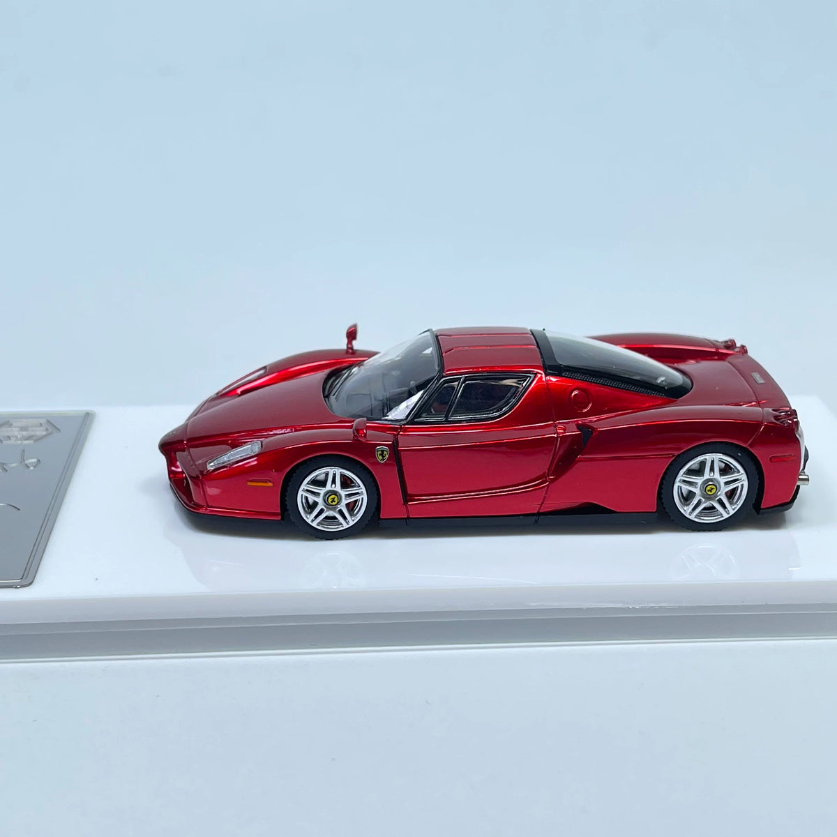 HG 1:64 Enzo Metallic Red