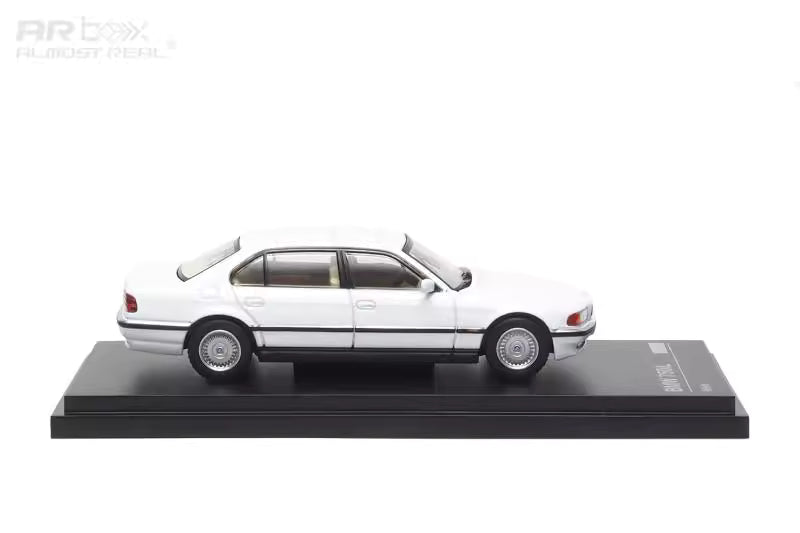 AR Box 1:64 BMW 7 Series Mk3 E38 750iL White BMW Official Licensed
