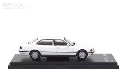 AR Box 1:64 BMW 7 Series Mk3 E38 750iL White BMW Official Licensed