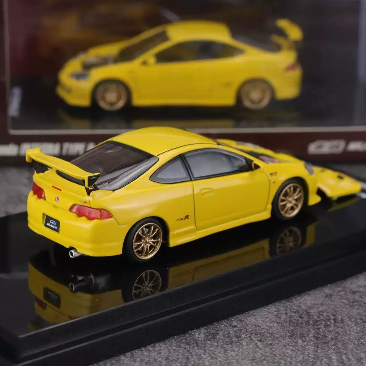 Motorhelix 1:64 Honda Mugen Integra Type-R DC5 Phoenix Yellow Openable Front Hood Detailed Engine - Honda & Mugen Duel Official Licensed