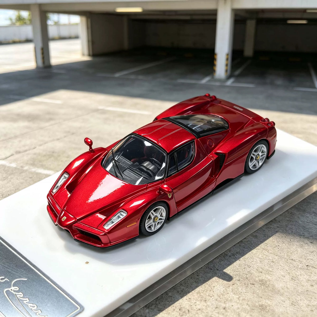 HG 1:64 Enzo Metallic Red