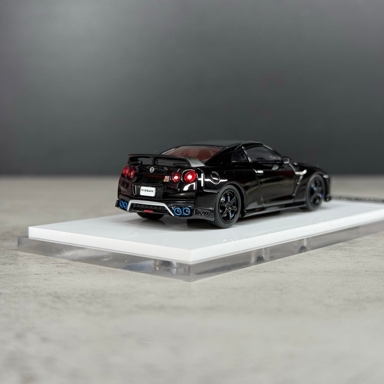 Motorhelix 1:64 Nissan GT-R R35 Pearl Black Customized Head Light Openable Front Hood Detailed Engine Official Licensed (Premium Box Packaging)