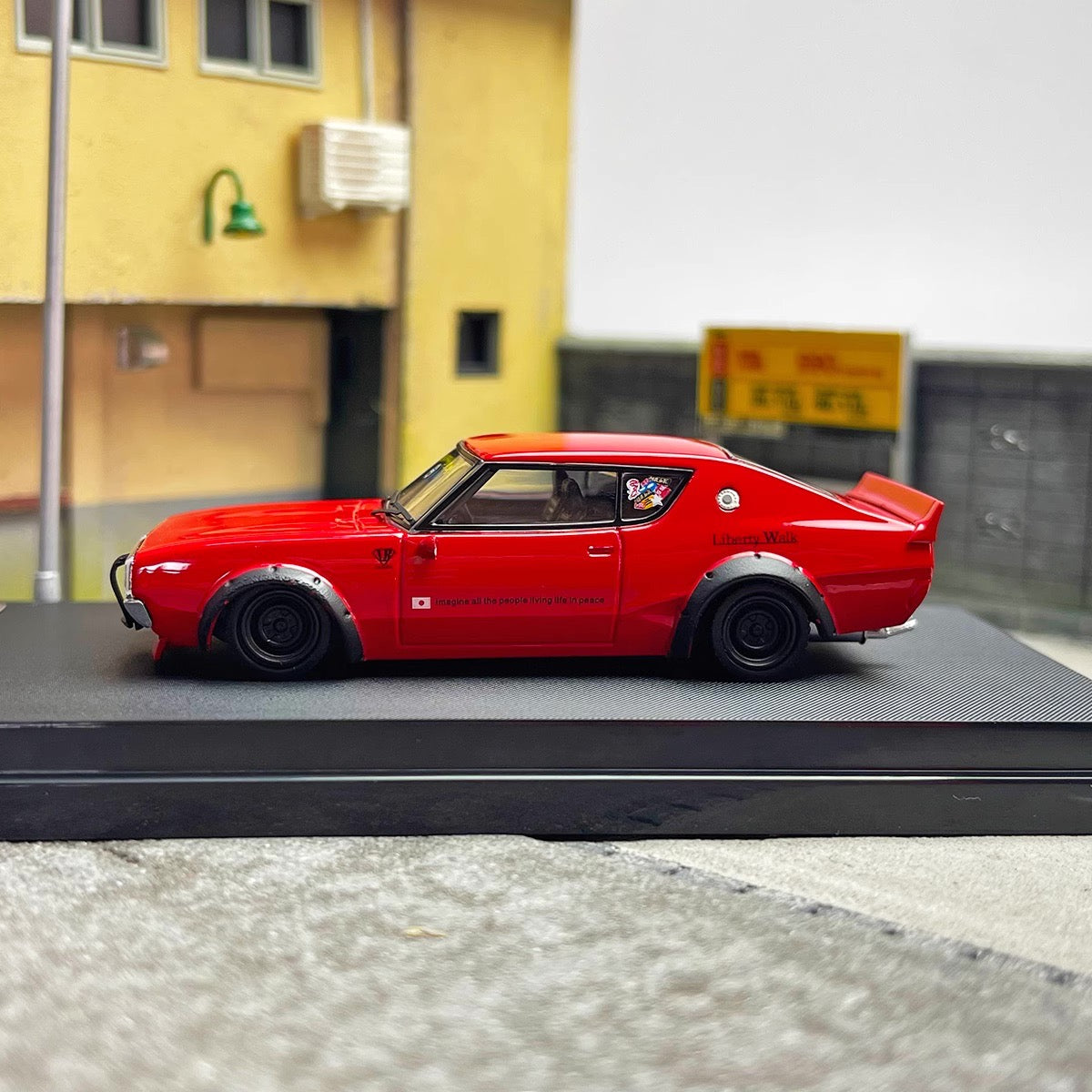 Zoom 1/64 Nissan Skyline 2000GT-R KPGC110 LBWK Liberty Walk Wide Body Red