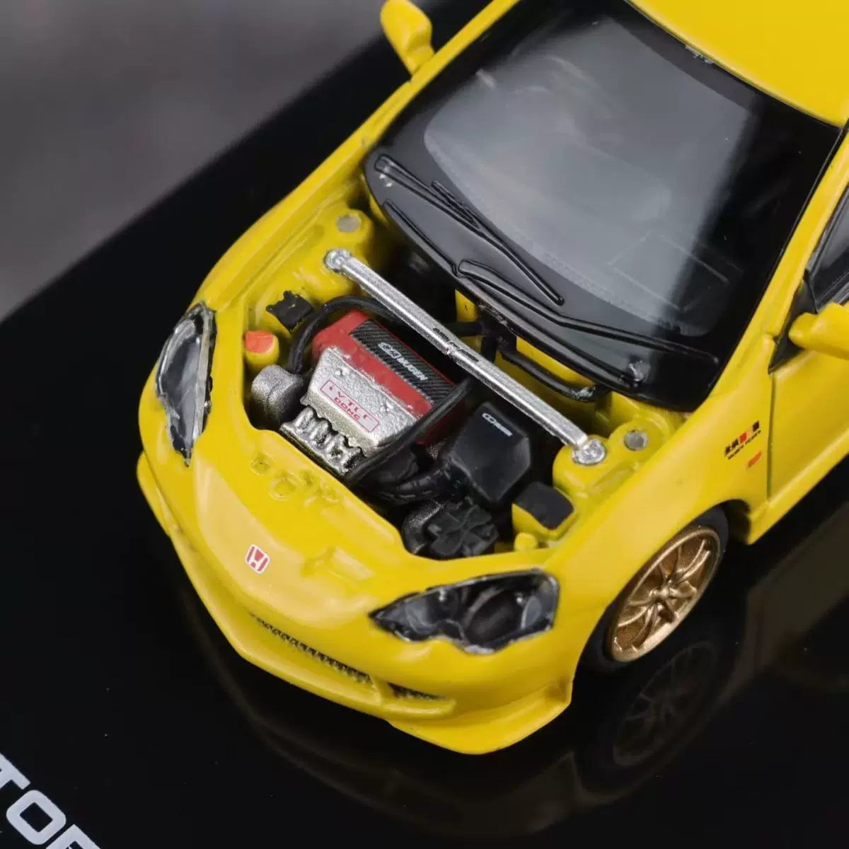Motorhelix 1:64 Honda Mugen Integra Type-R DC5 Phoenix Yellow Openable Front Hood Detailed Engine - Honda & Mugen Duel Official Licensed