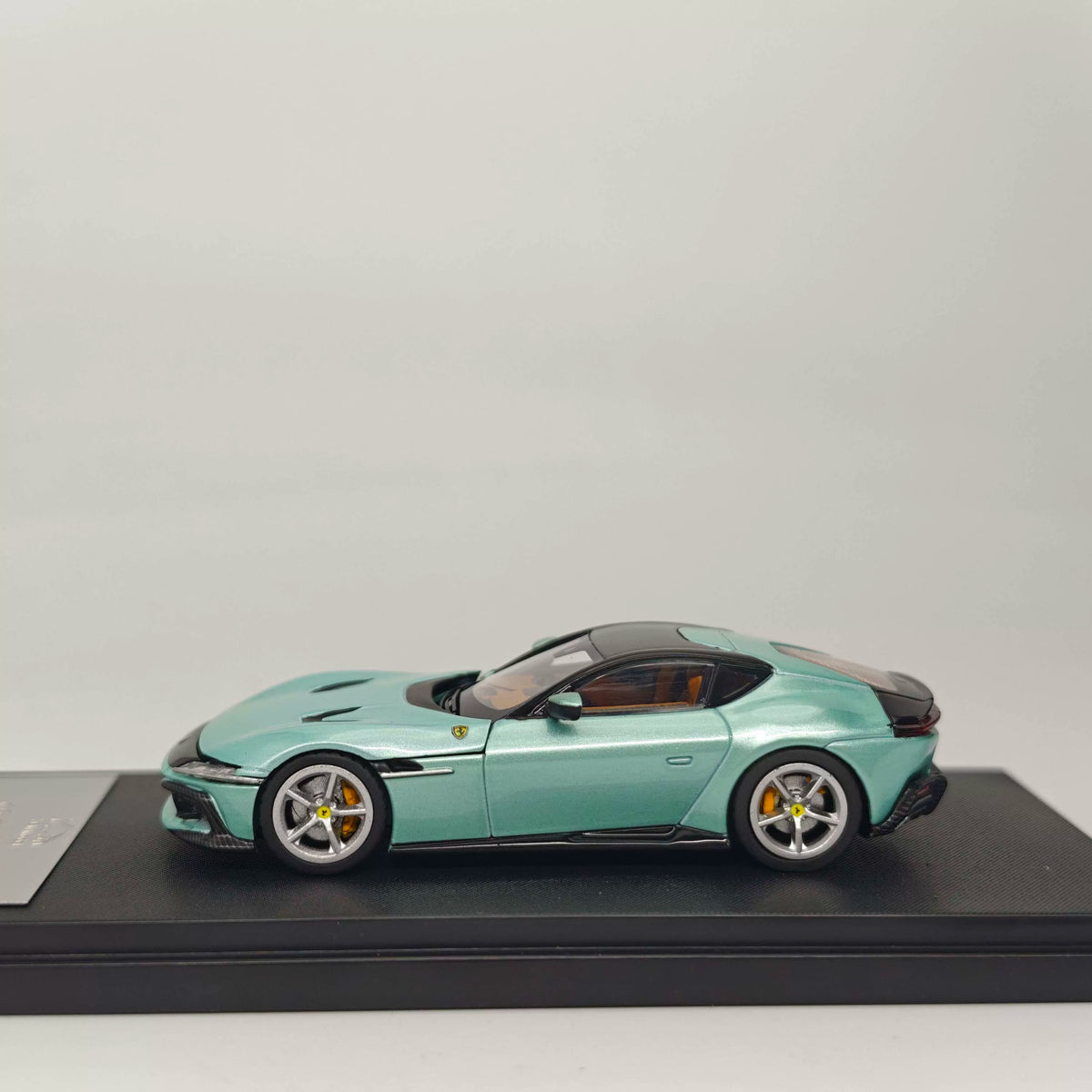 7CM Model 1:64 12Cilindri Hard Top Coupe Celeste Trevi Green Openable Front Good Detailed Engine