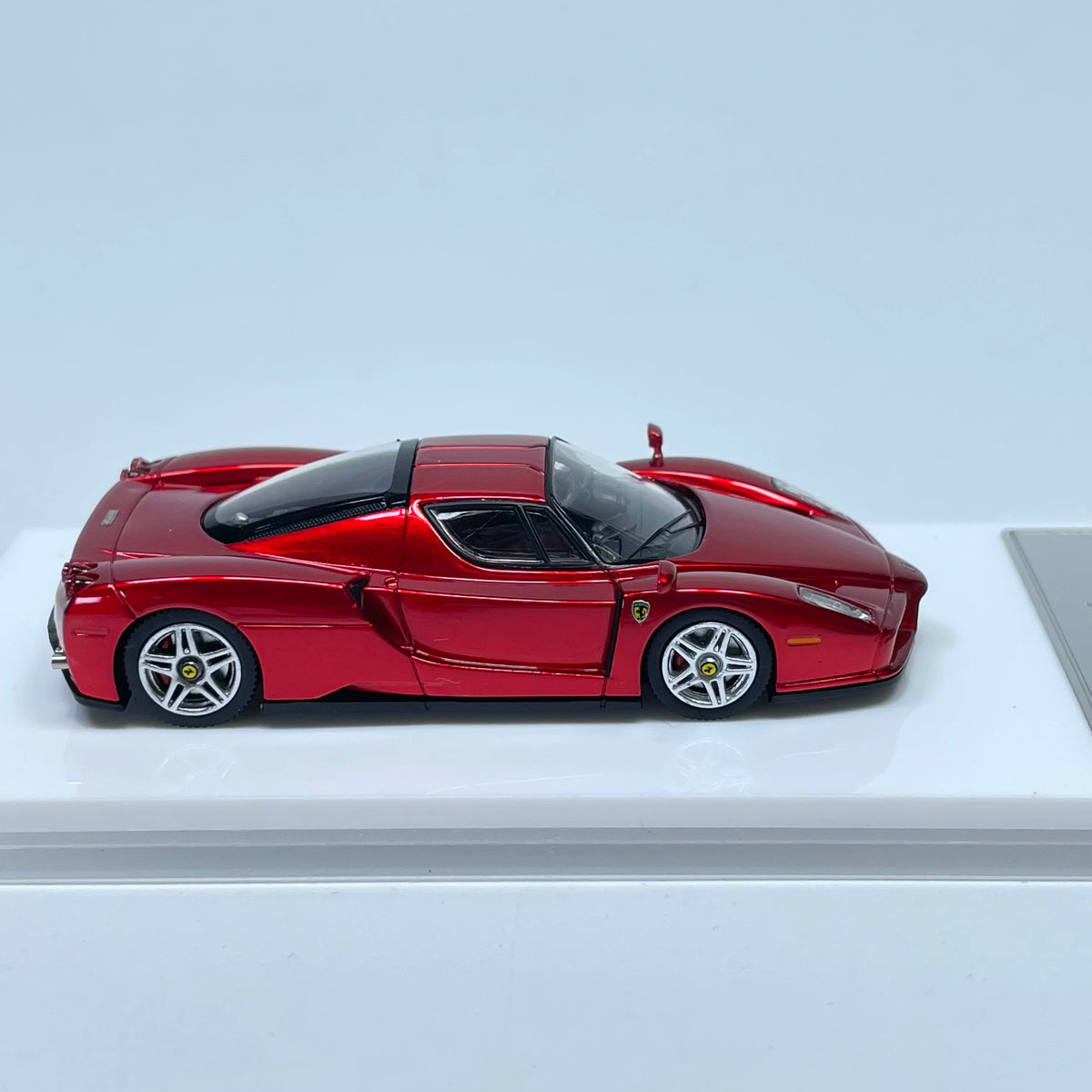 HG 1:64 Enzo Metallic Red
