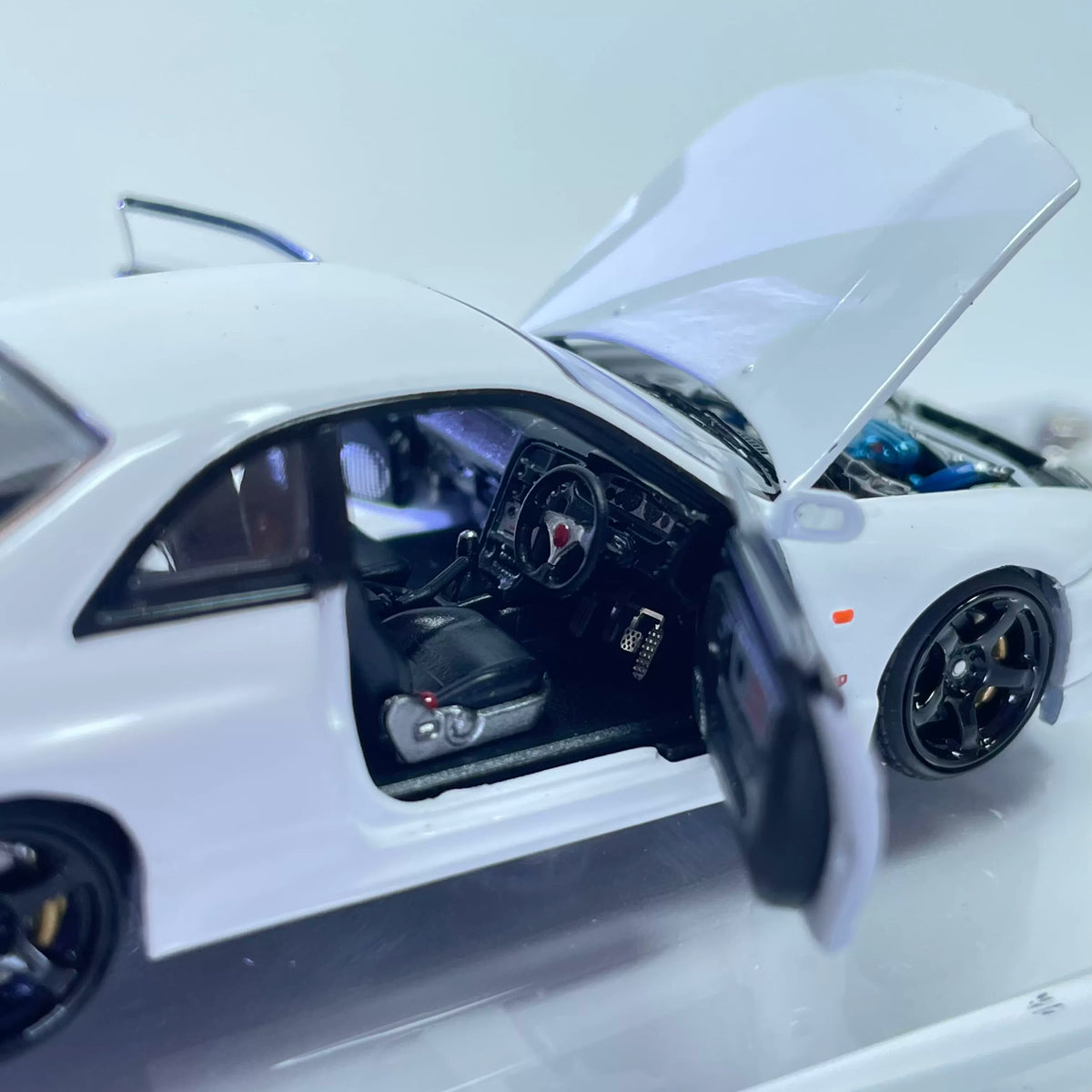 Focal Horizon 1:64 GT-R R33 Skyline BCNR33 Original White with Decal Stickers (ALL OPEN Doors and Hoods with Detailed Engine) Premium Case and Box Packaging