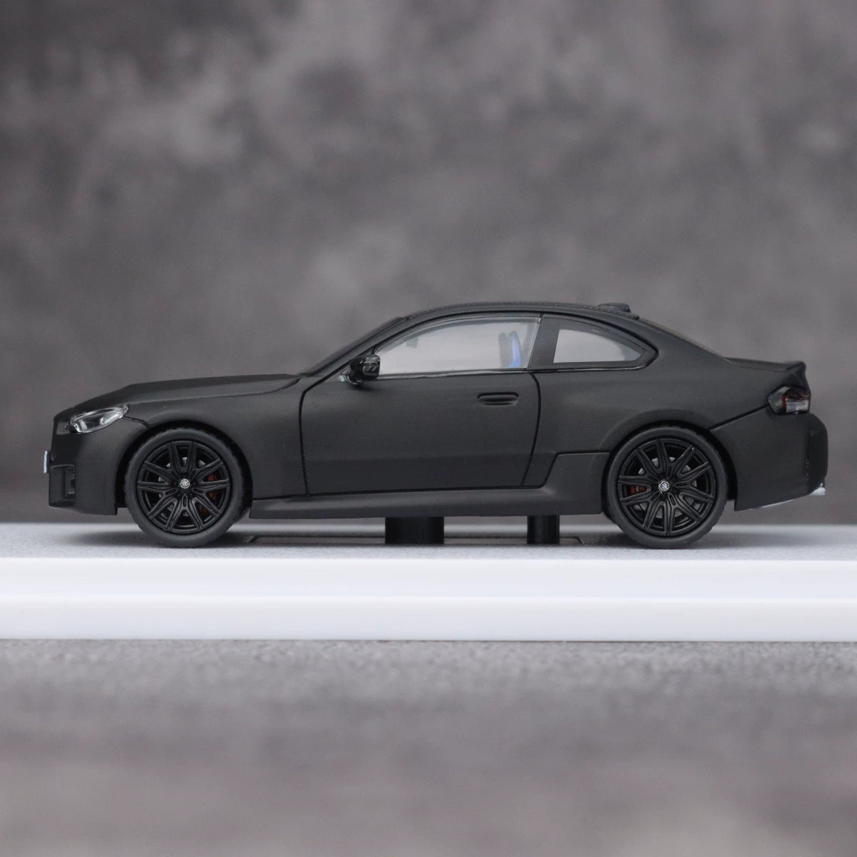 Howie Model 1:64 M2 G87 Dark Knight Black