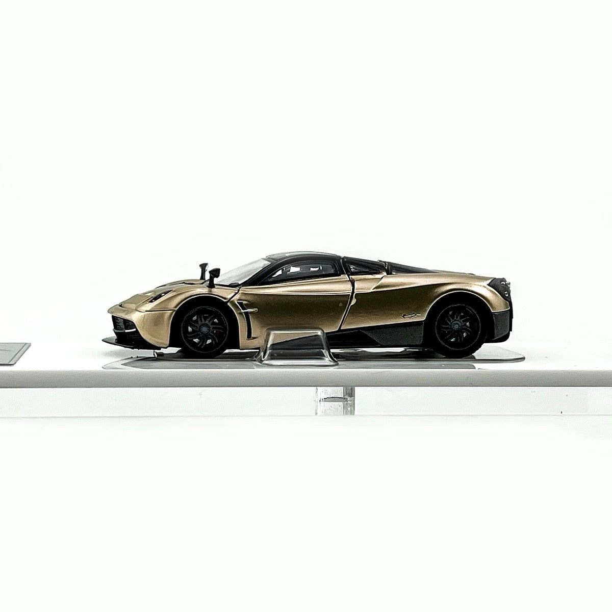 HKM Premium 1:64 Pagani Huayra Coupe 2014 Champagne Gold (Movable Rear Engine Boot, 2 Gull Wing Doors, Front and Rear Spoilers) Limited 999 Pieces