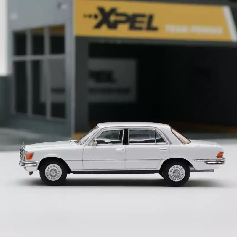 Maxwell 1/64 Mercedes Benz 450 SEL W116 White