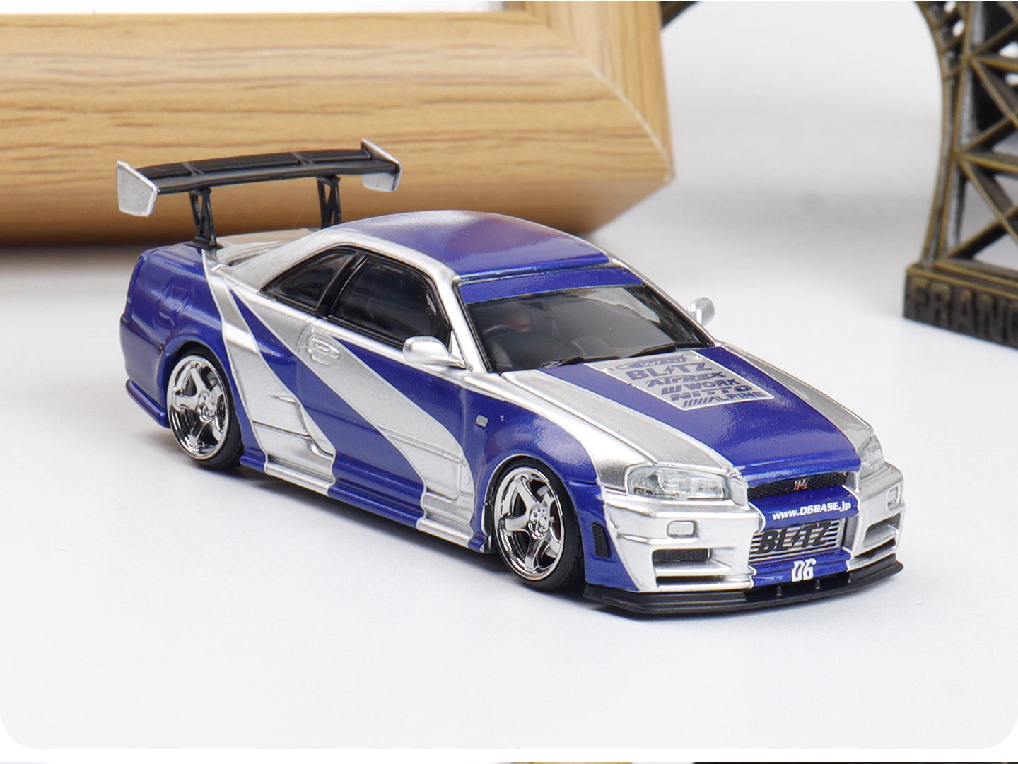 Fast Speed 1:64 Nissan GT-R BNR34 R34 Nismo Z-Tune Silver Blue Strips