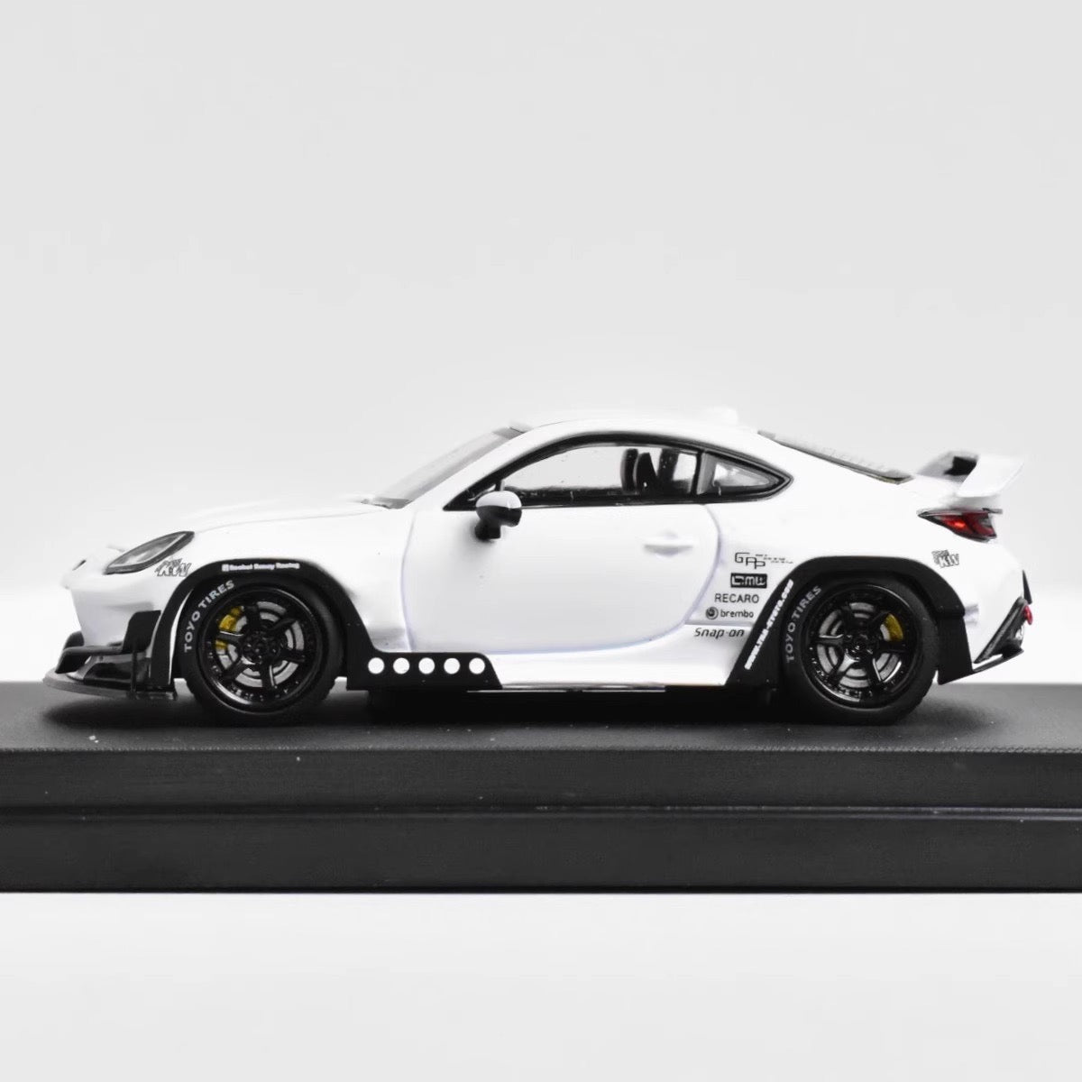 Fuji 1:64 Toyota Pandem GR86 Rocket Bunny White