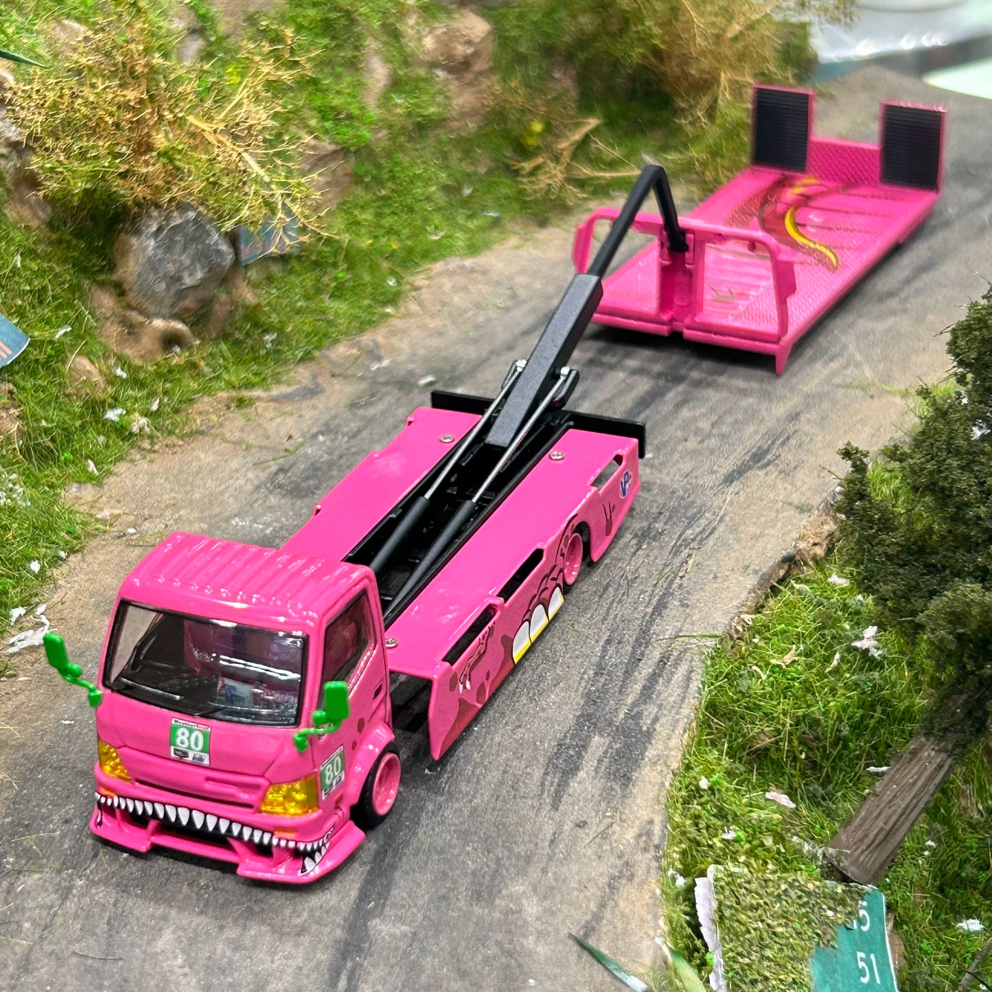 Top Lux X Star Race 1:64 H300 Rollback Tow Truck Extendable Flat Bed + 911 GT3 R Tyrannosaurus Roxy Pink (Full Set)