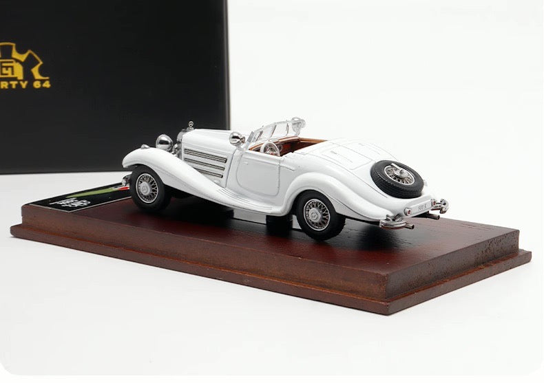 Liberty64 1:64 Mercedes-Benz 500K (W29) White (Flocked Foot Pads, Hardware Details, Wooden Platform + Acrylic Transparent Box + Flip-Top Gift Box Packaging)