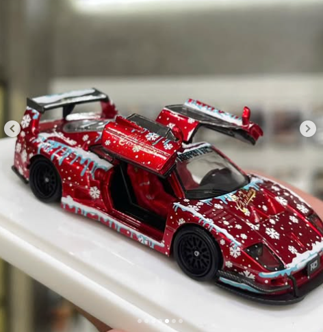 Demon King Auto 1:64 Ferrari F40 LB-Works LBWK Liberty Walk Openable Gull Wing Doors Christmas Edition Red Individual Number Limited 600 Pieces (Chase of a Chase Car)