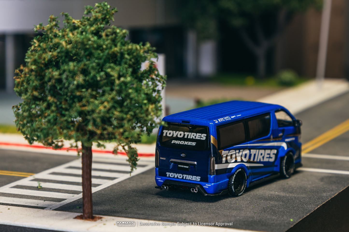 Tarmac Works 1/64 Toyota Hiace Widebody Toyo Tires - HOBBY64