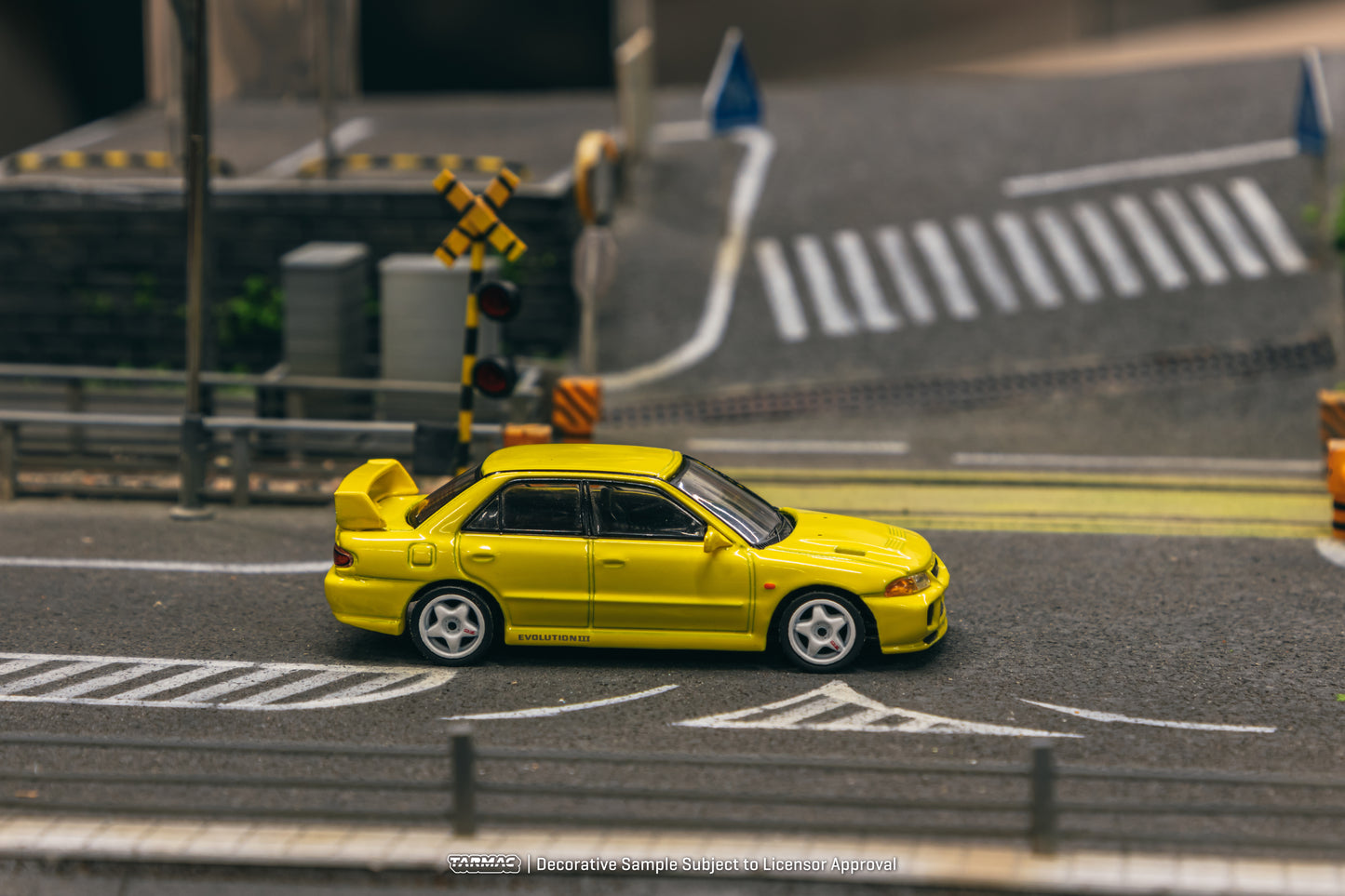 Tarmac Works 1/64 Mitsubishi Lancer GSR Evolution III Yellow with Tarmac Cards - GLOBAL64