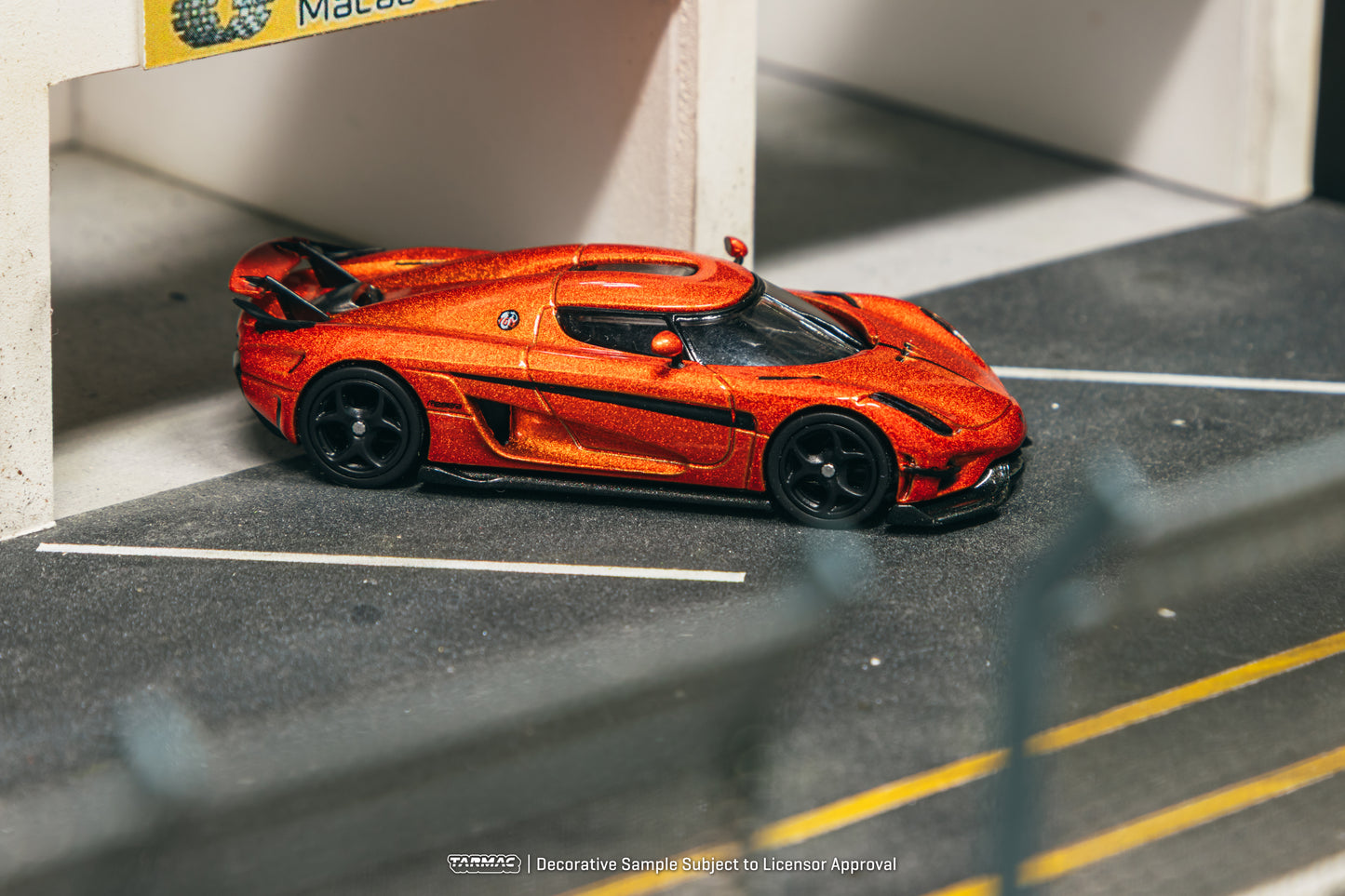 Tarmac Works 1/64 Koenigsegg Regera Orange Metallic / Black Stripes - GLOBAL64