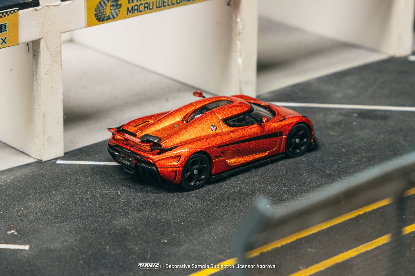 Tarmac Works 1/64 Koenigsegg Regera Orange Metallic / Black Stripes - GLOBAL64