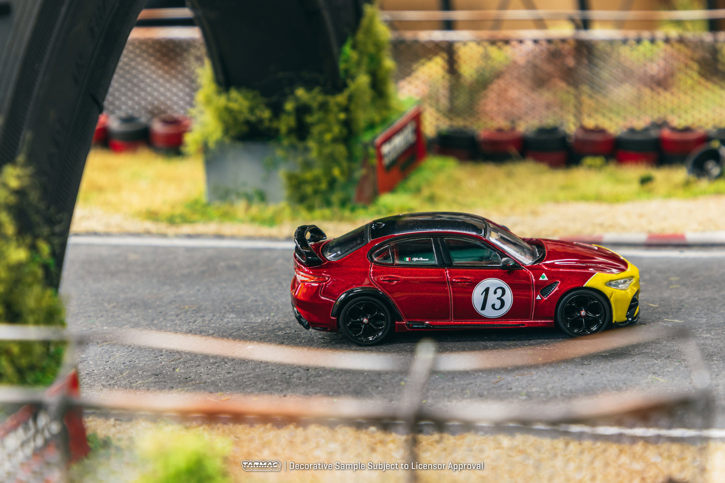 Tarmac Works 1/64 Alfa Romeo Giulia GTAm Red/Yellow - GLOBAL64