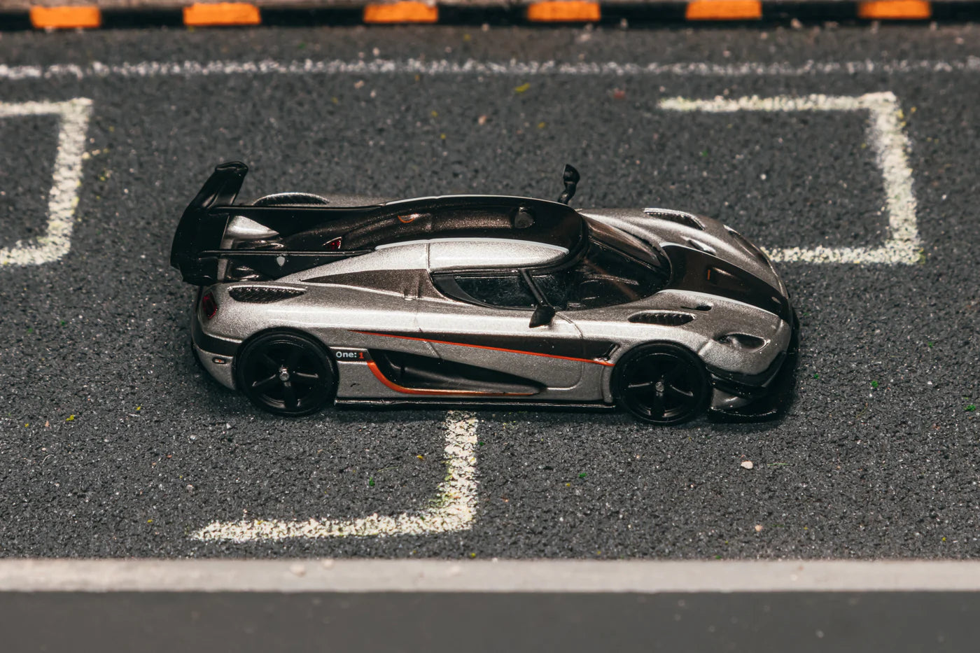 Tarmac Works 1/64 Koenigsegg One:1 Silver - Tarmac Works GLOBAL64