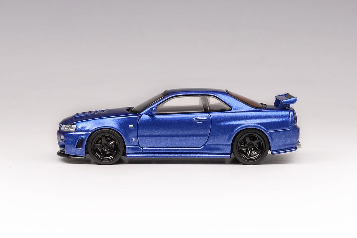 Motorhelix 1:64 Nissan Skyline GT-R R34 Nismo Z-Tune Bayside Blue Openable Front Hood Detailed Engine Official Licensed (Premium Box Packaging)