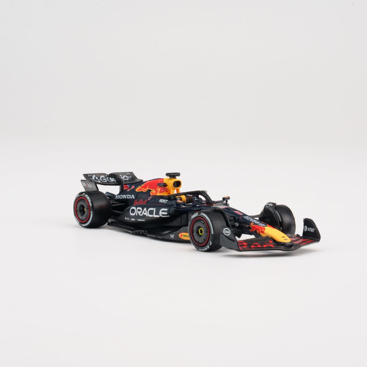 MINICHAMPS 1:64 ORACLE RED BULL RACING RB21 - MAX VERSTAPPEN - WINNER EMILIA-ROMAGNA GP 2025  With FIGURINE, 2X PITBOARD AND POSITION BOARD