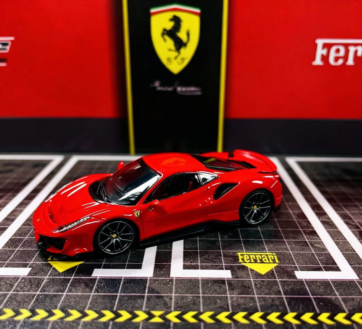 HG 1:64 488 Pista Coupe Rosso Corsa Standard Red