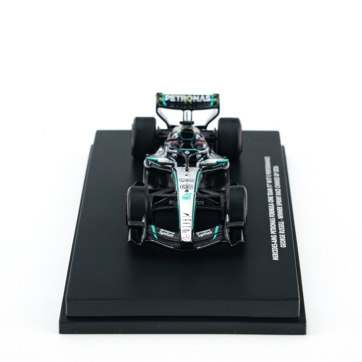 MINICHAMPS 1:64 MERCEDES-AMG PETRONAS FORMULA ONE TEAM W17 - GEORGE RUSSELL - WINNER SPRINT CHINA GP 2026 With FIGURINE AND POSITION BOARD